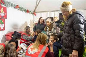 Slika: Sudjelovanje u programu “Advent u Sisku 2025.” kroz kreativno oslikavanje lica za djecu