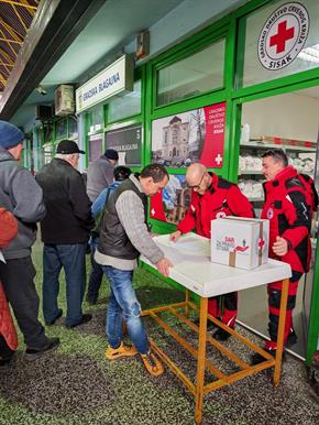 Slika: Uspješno započela podjela paketa „Vaš dar za pravu stvar“ u suradnji s Hrvatskim Crvenim križem