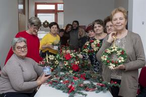 Slika: Adventska radionica u Dnevnom centru za umirovljenike – Zeleni Brijeg okupila brojne sudionike
