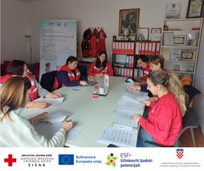 Slika: Podjela higijenskih paketa korisnicima u okviru projekta „Okreni pedalu, pokreni promjenu 4“