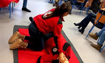 Slika: Radionica “Osnovni postupci prve pomoći” za učitelje Osnovne škole Sunja