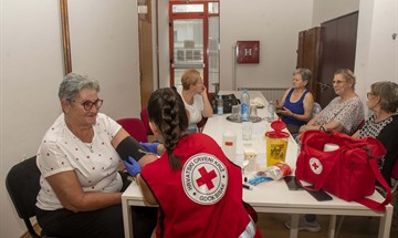 Slika: Mjerenje tlaka i šećera u sklopu projekta „AKTIVNO TIJELO, ZDRAV UM 3“