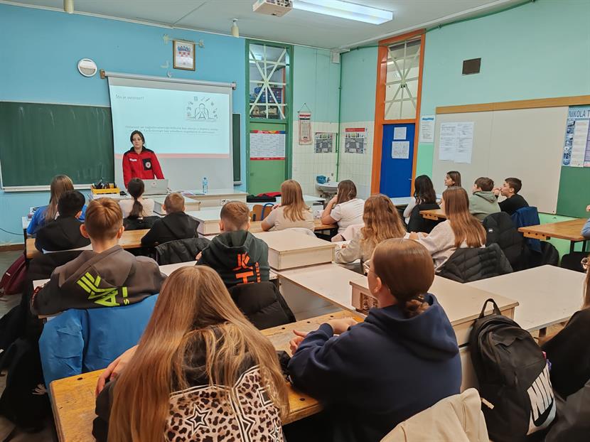 Slika: Edukativna radionica o prevenciji ovisnosti u OŠ Braća Ribar Sisak