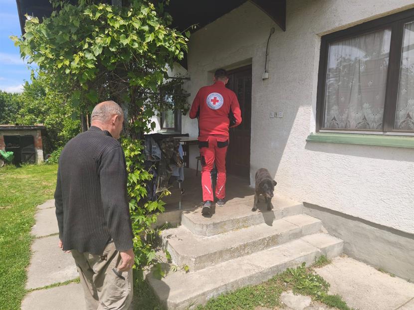 Slika: Nastavljena podjela humanitarnih paketa za stanovnike Općine Sunja